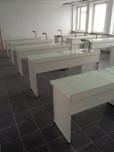 Les paillasses de laboratoire de Renaud et Fils Les paillasses de laboratoire de Renaud et Fils